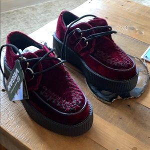 NIB burgundy velvet TUK creepers